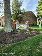 508 Logsdon Ct, Douglass Hills, KY 40243