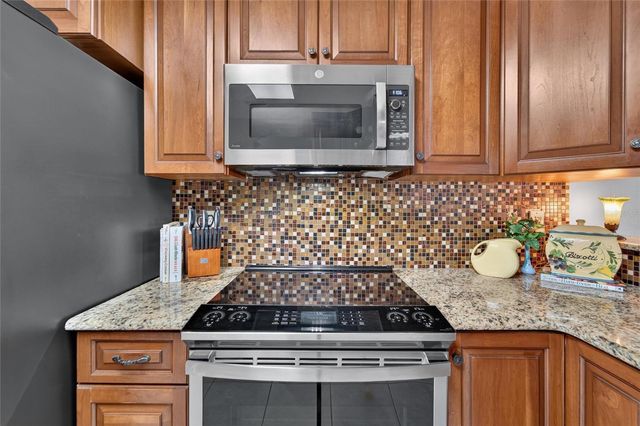 692 JESSANDA CIRCLE, Lakeland, FL 33813
