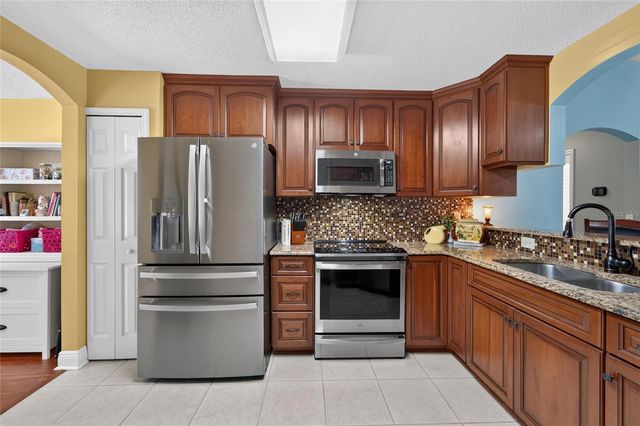 692 JESSANDA CIRCLE, Lakeland, FL 33813