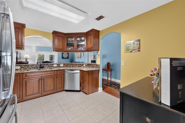 692 JESSANDA CIRCLE, Lakeland, FL 33813