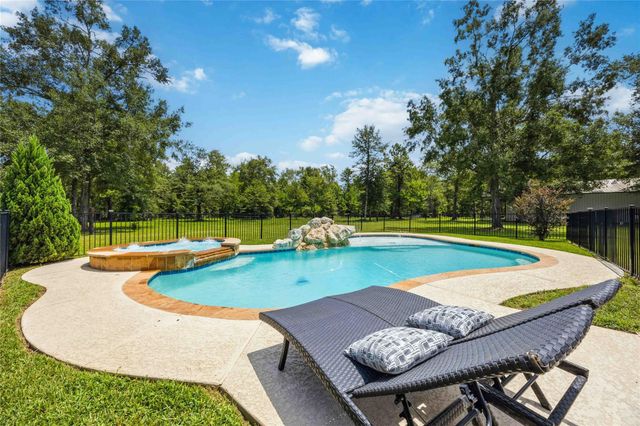 866 Big Buck Drive, Cleveland, TX 77328