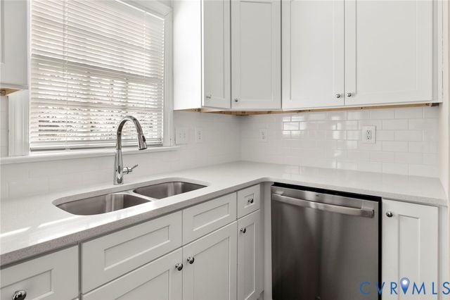 119 Old Brickhouse Ln, Colonial Heights, VA 23834