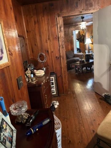20 S. Scruggs St., Mountain City, GA 30562
