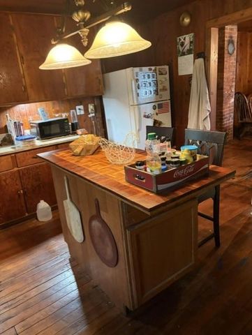 20 S. Scruggs St., Mountain City, GA 30562