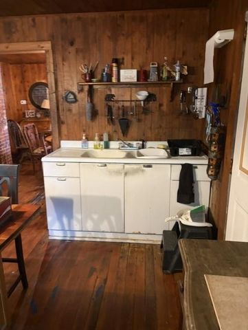 20 S. Scruggs St., Mountain City, GA 30562