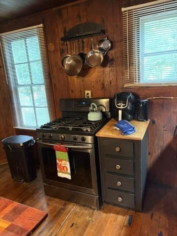 20 S. Scruggs St., Mountain City, GA 30562