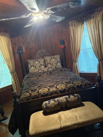 20 S. Scruggs St., Mountain City, GA 30562