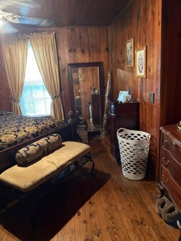 20 S. Scruggs St., Mountain City, GA 30562