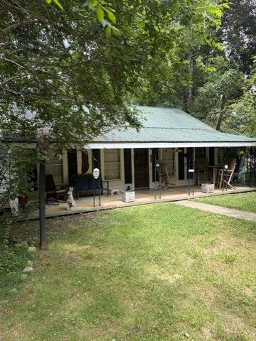20 S. Scruggs St., Mountain City, GA 30562