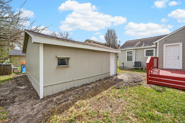 211 E 4th Street, Deer Park, TX 77536