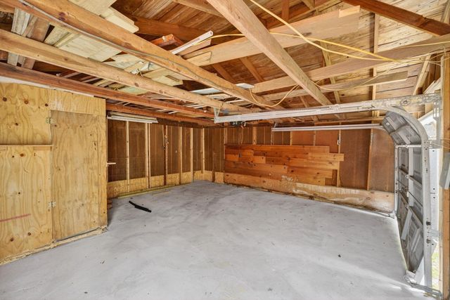 211 E 4th Street, Deer Park, TX 77536