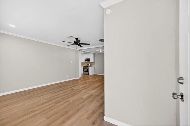 211 E 4th Street, Deer Park, TX 77536