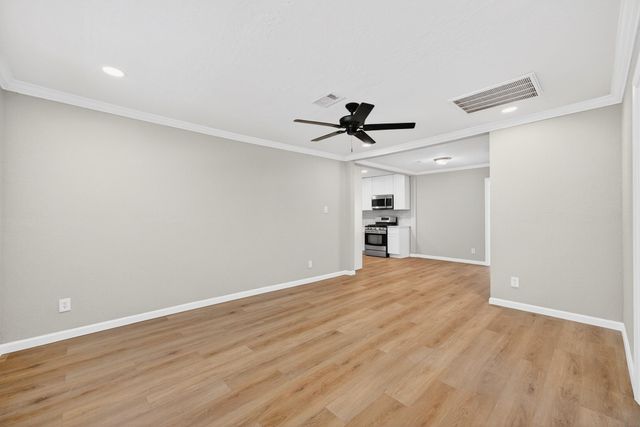 211 E 4th Street, Deer Park, TX 77536