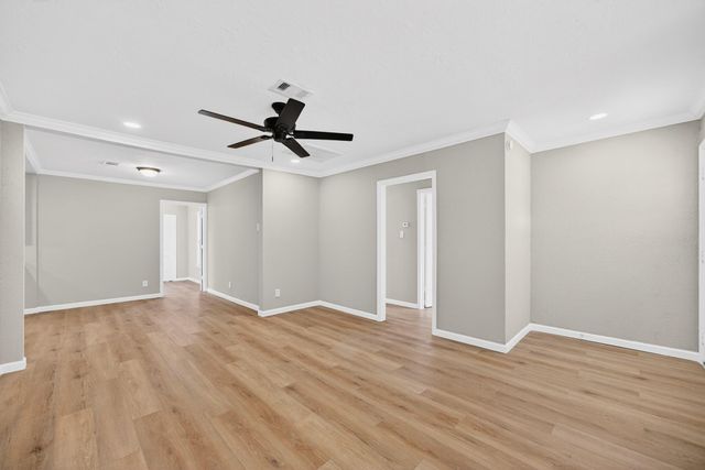 211 E 4th Street, Deer Park, TX 77536