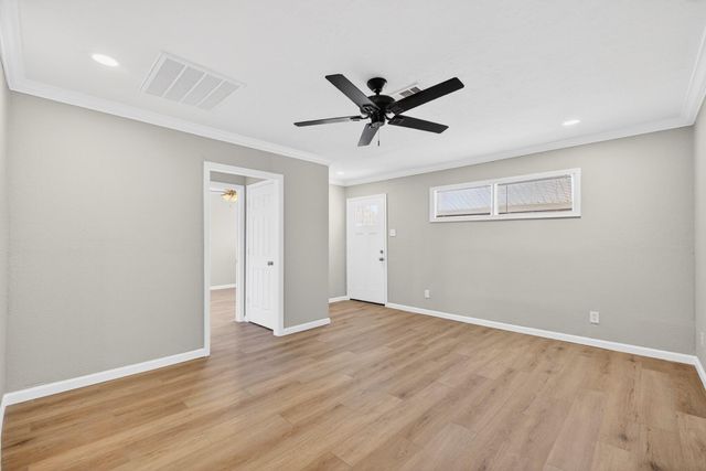 211 E 4th Street, Deer Park, TX 77536