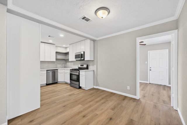 211 E 4th Street, Deer Park, TX 77536