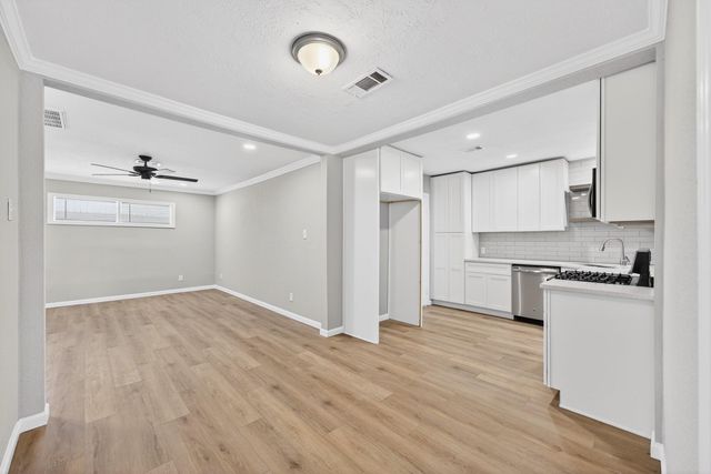 211 E 4th Street, Deer Park, TX 77536