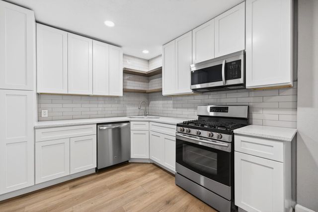 211 E 4th Street, Deer Park, TX 77536