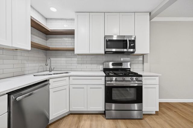 211 E 4th Street, Deer Park, TX 77536