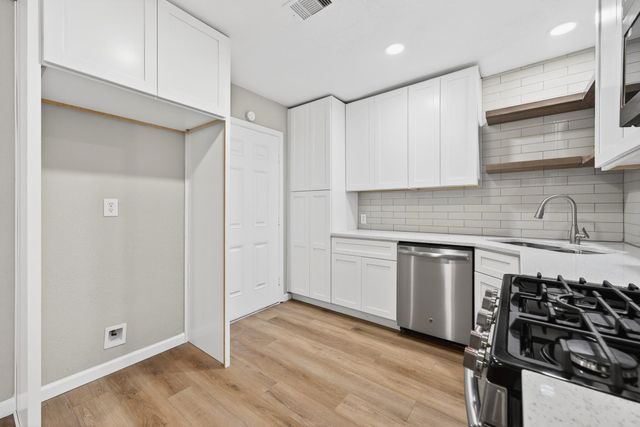 211 E 4th Street, Deer Park, TX 77536