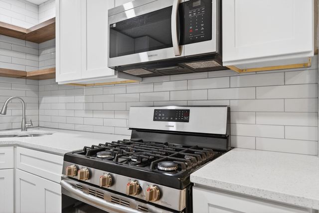 211 E 4th Street, Deer Park, TX 77536