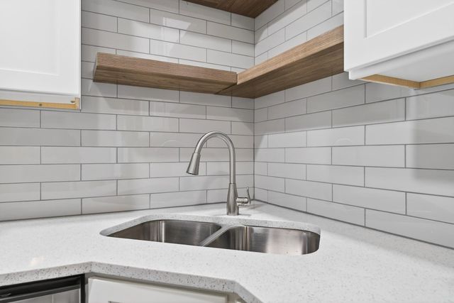 211 E 4th Street, Deer Park, TX 77536