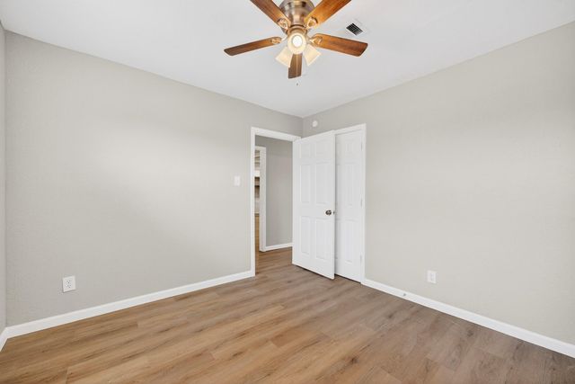 211 E 4th Street, Deer Park, TX 77536