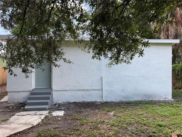 2604 E LAKE AVENUE, Tampa, FL 33610