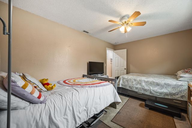 547 W Gettysburg Avenue, Fresno, CA 93705