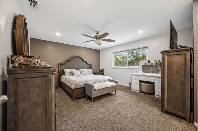 547 W Gettysburg Avenue, Fresno, CA 93705