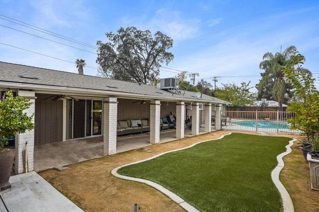 547 W Gettysburg Avenue, Fresno, CA 93705