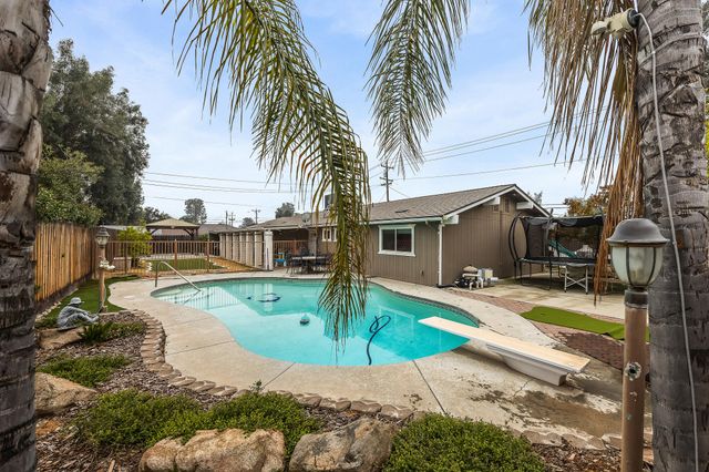 547 W Gettysburg Avenue, Fresno, CA 93705