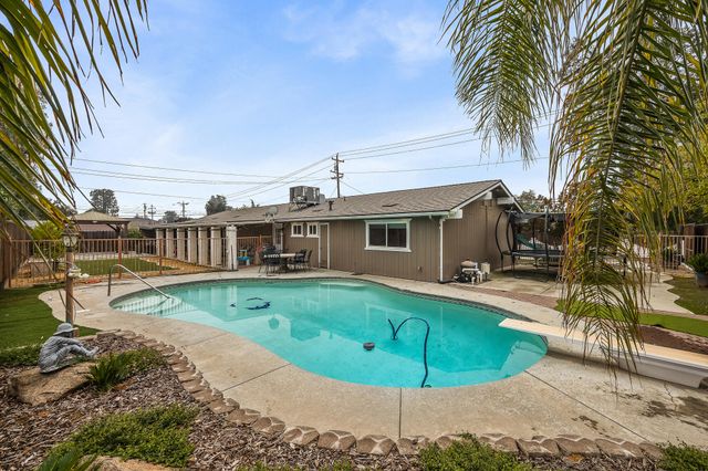 547 W Gettysburg Avenue, Fresno, CA 93705