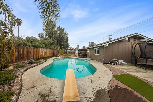 547 W Gettysburg Avenue, Fresno, CA 93705