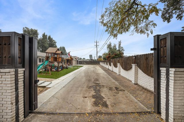 547 W Gettysburg Avenue, Fresno, CA 93705