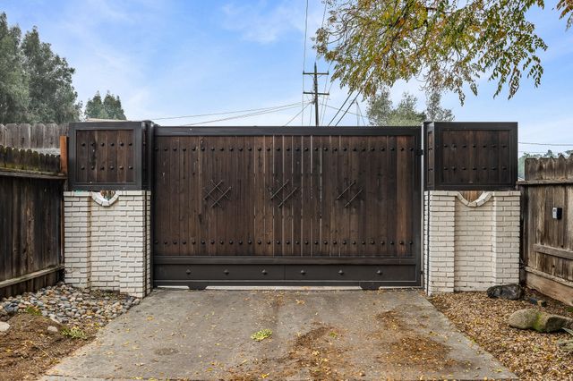 547 W Gettysburg Avenue, Fresno, CA 93705