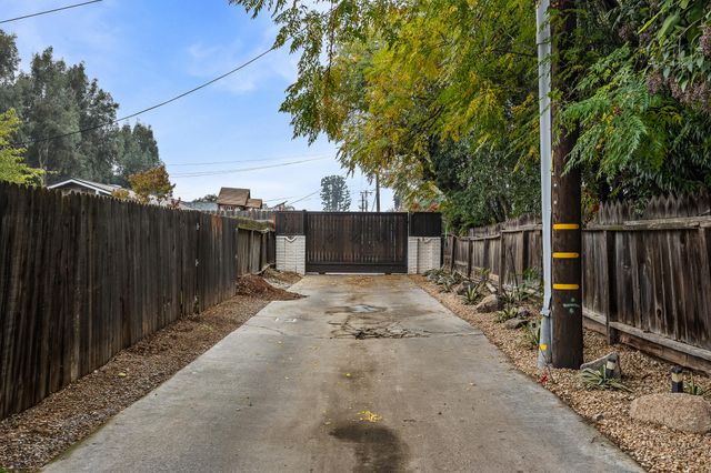 547 W Gettysburg Avenue, Fresno, CA 93705