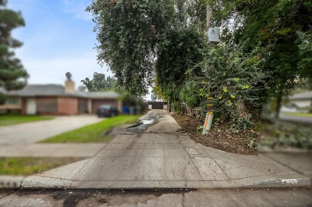 547 W Gettysburg Avenue, Fresno, CA 93705