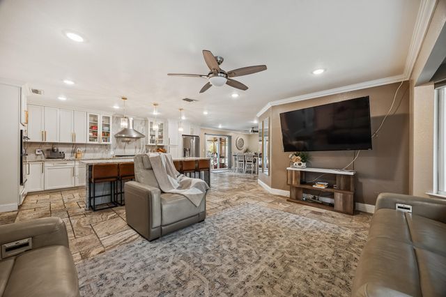 547 W Gettysburg Avenue, Fresno, CA 93705