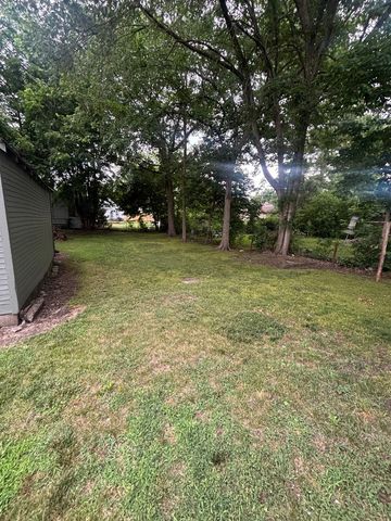906 N Central Avenue, Rockford, IL 61101