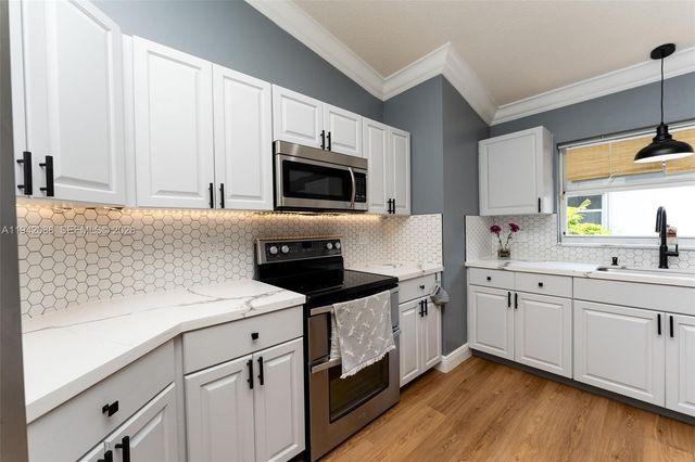 13080 NW 8th Ct, Sunrise, FL 33325