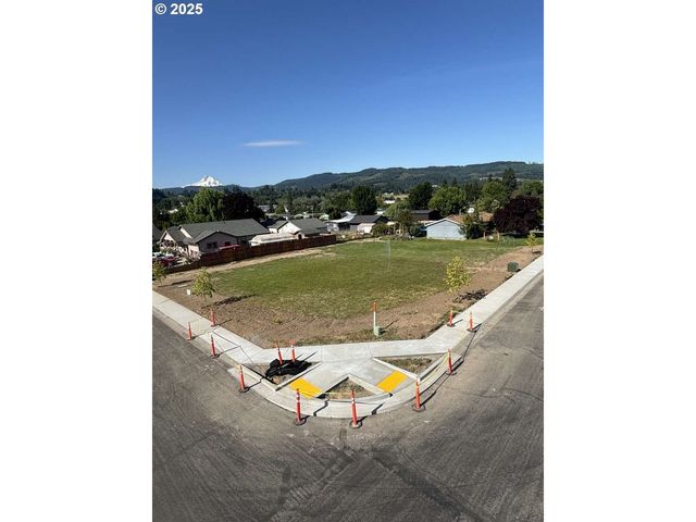 Jones Dr, Hood River, OR 97031