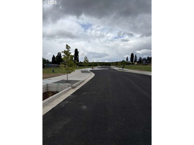 Jones Dr, Hood River, OR 97031