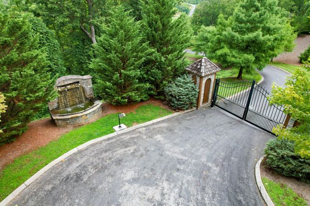 44 Stone Harbor Dr, Dandridge, TN 37725