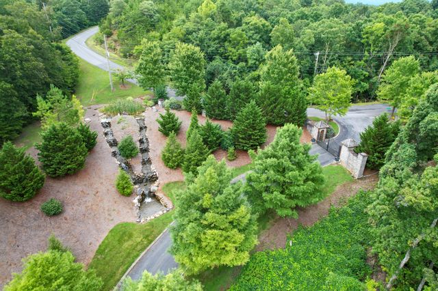 44 Stone Harbor Dr, Dandridge, TN 37725