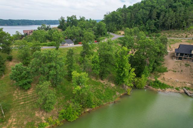 44 Stone Harbor Dr, Dandridge, TN 37725