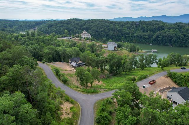 44 Stone Harbor Dr, Dandridge, TN 37725