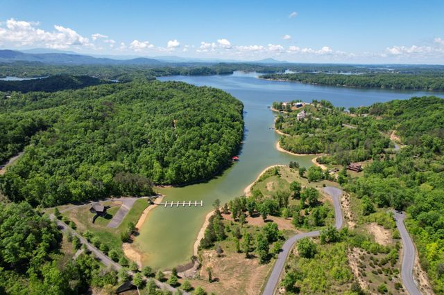 44 Stone Harbor Dr, Dandridge, TN 37725