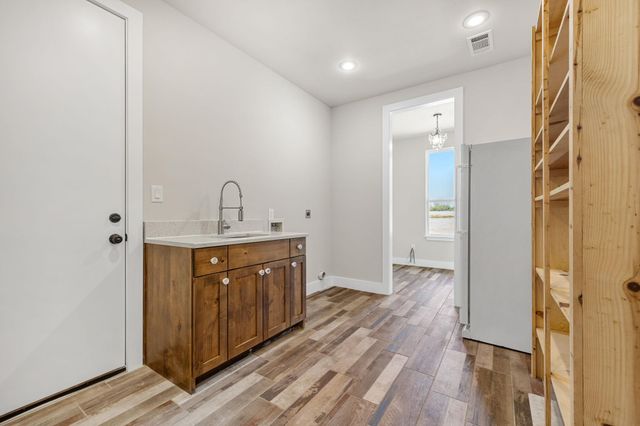 5777 County Road 236 RD, Liberty Hill, TX 78642