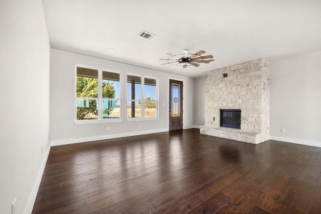 5777 County Road 236 RD, Liberty Hill, TX 78642